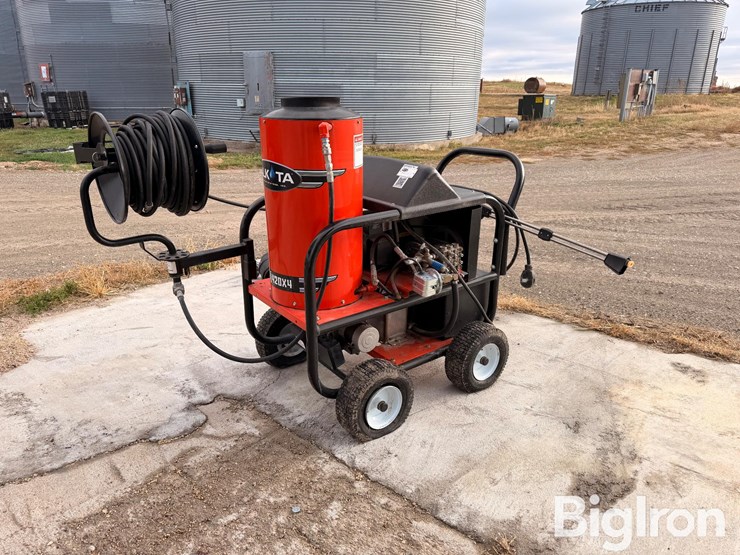 alkota-420x4-industrial-hot-water-pressure-washer-image-1