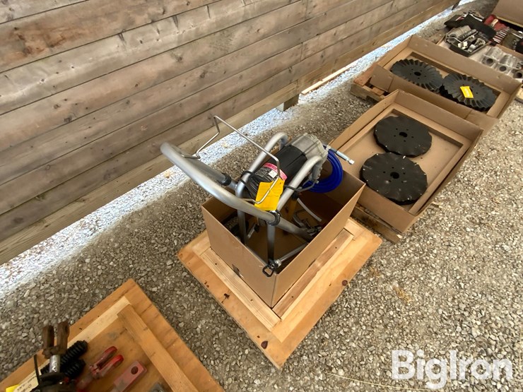 wagner-twin-stroke-9150-piston-pump-sprayer-image-5