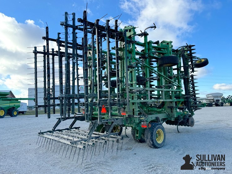 2022-john-deere-2330-image-5