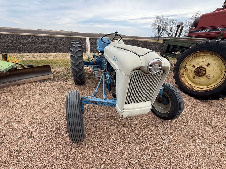 1954-ford-tractor-image-4