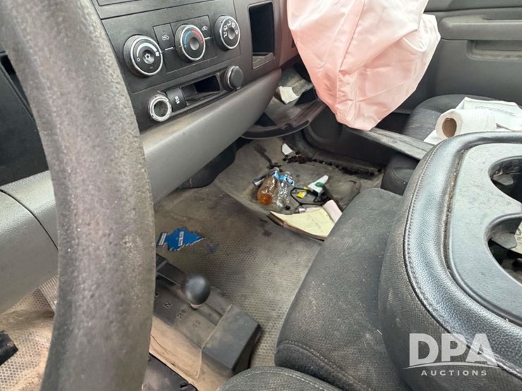 2012-chevrolet-2500hd-image-43