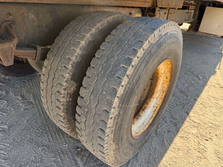 2006-sterling-rollback-truck,-101"x27'-bed,-winch,-automatic-transmission,-388k-miles,-11r22.5-tires-image-48