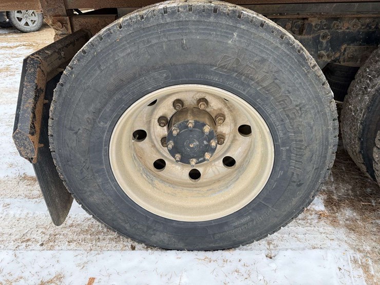 2006-freightliner-columbia-grain-truck,-549,000-miles,-8-year-old-box,-eaton-speed-shift-10-speed-tr-image-31