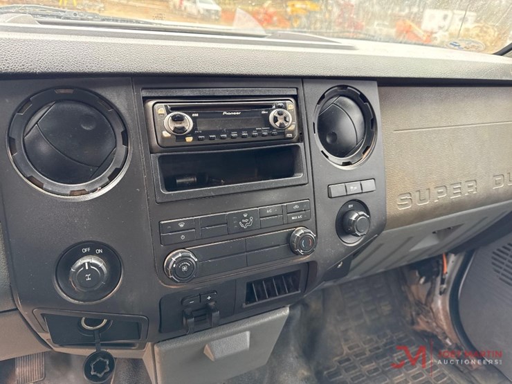 2011-ford-f250-xl-image-16