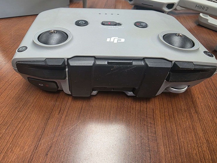 dji-mini-2-drone-with-fly-more-package,-has-3-batteries,-extra-propellers-and-tablet-holder,-only-fl-image-5