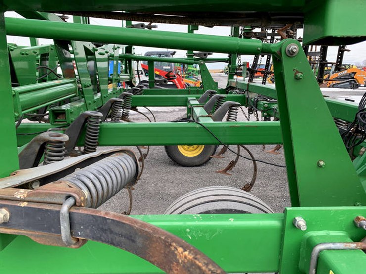 john-deere-2210-image-30