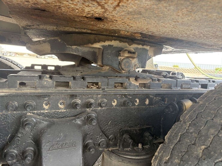 2004-freightliner-m2-business-class-semi-tractor,-day-cab,-mercedes-460,-10-speed,-jake-brake,-lopro-image-14