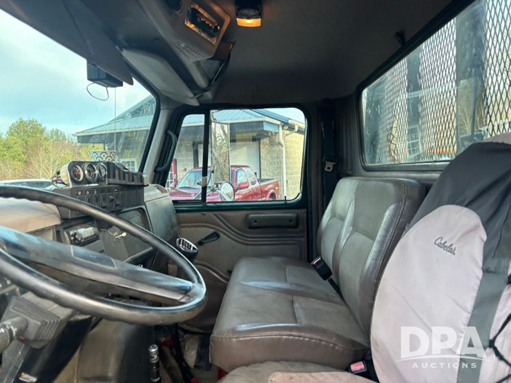 international-4700-image-76