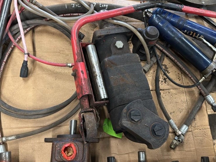 #186-•-skid-of-miscellaneous-items*-image-8