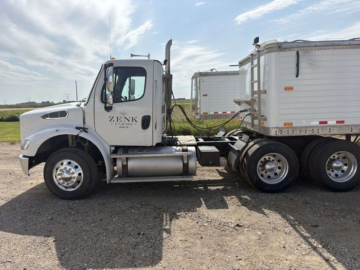 2004-freightliner-m2-business-class-semi-tractor,-day-cab,-mercedes-460,-10-speed,-jake-brake,-lopro-image-4