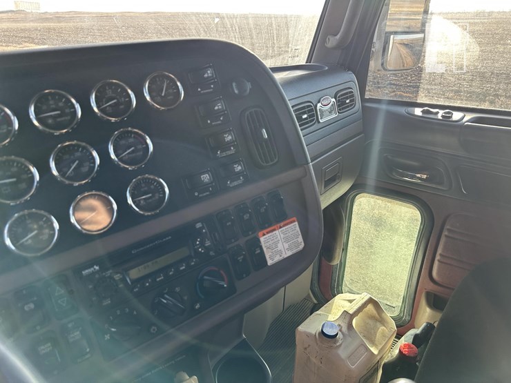 2014-peterbilt-386-image-30