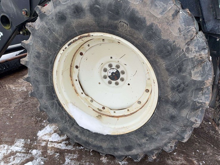 new-holland-tv145-image-8