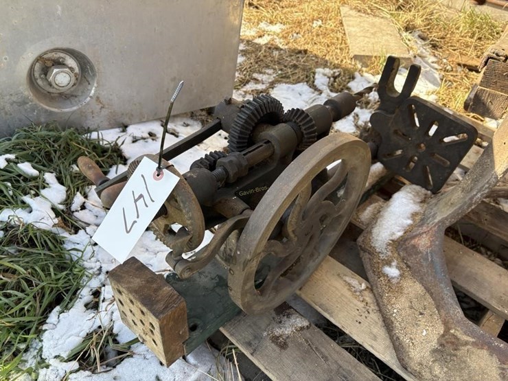 wall-mount-drill-press-image-3