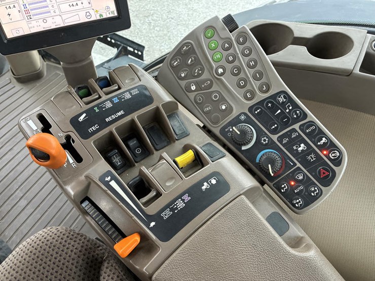 john-deere-8335r-image-85