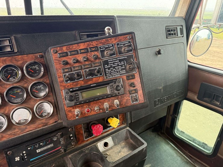 2001-kenworth-t800-image-23