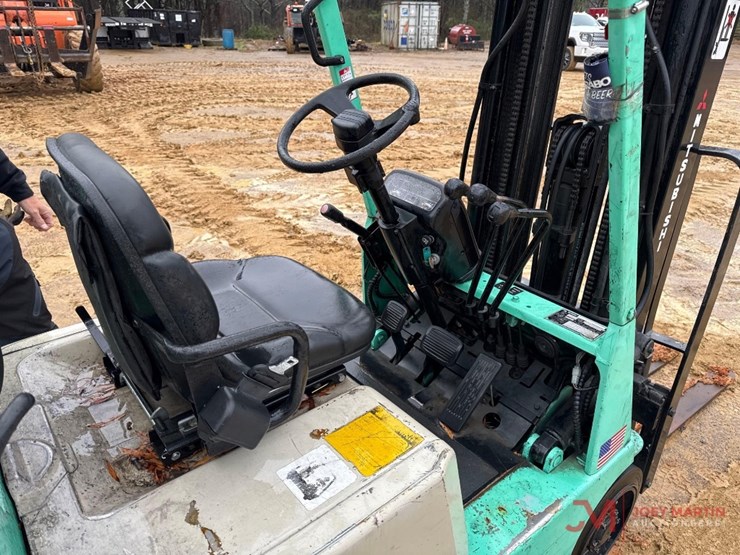 mitsubishi-fgc18-straight-mast-forklift-image-11