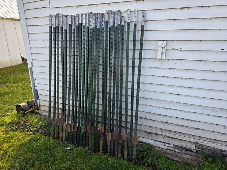 (25)-steel-t-posts,-only-used-once-for-snow-fence,-buying-all-for-one-money-image-5