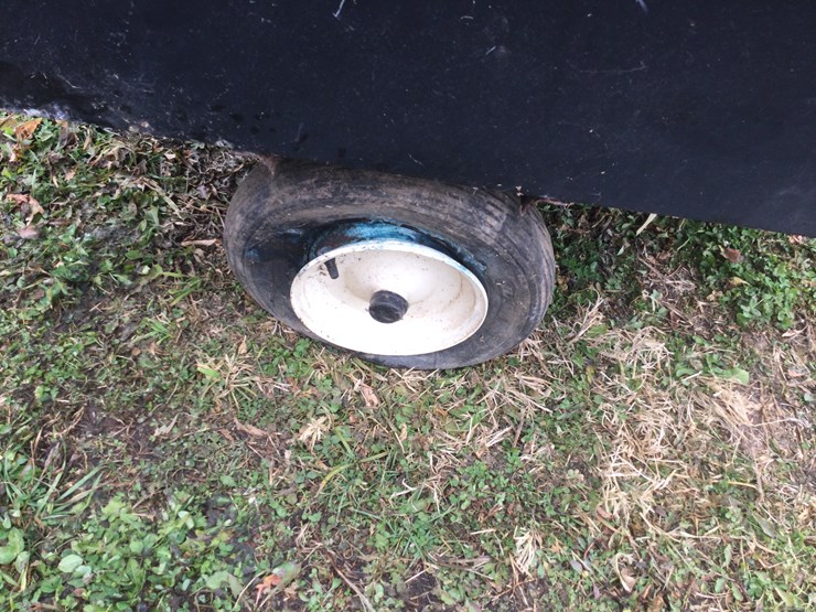 #4806-•-agri-fab-lawn-cart:-location:-w2486-smies-rd.,-oostburg,-wi-53070-image-3