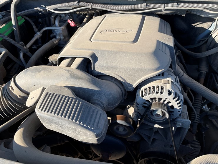 #1127-•-2013-chevrolet-silverado-pickup-truck-(has-mn-title)-image-24