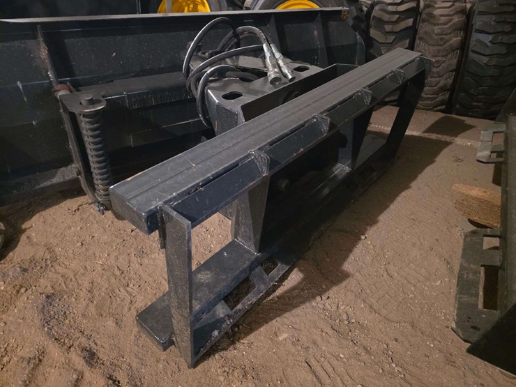 new-84”-hydraulic-tilt-snow-pusher,-bolt-on-notched-cutting-edge,-flat-couplers,-believed-to-be-jct-image-8