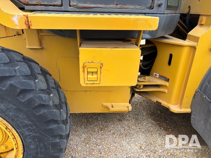 2007-deere-444j-image-50