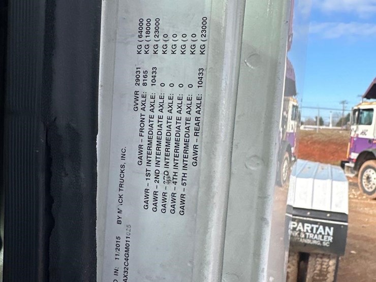 2016-mack-granite-gu433-image-19