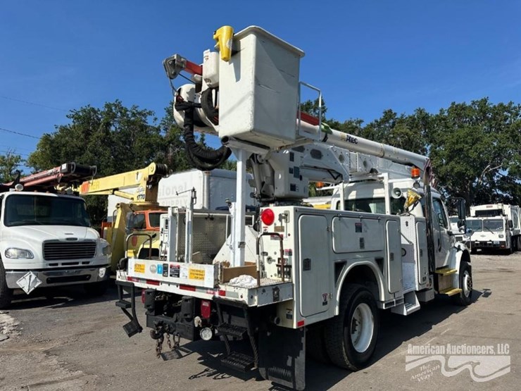 freightliner-m2-106-image-3