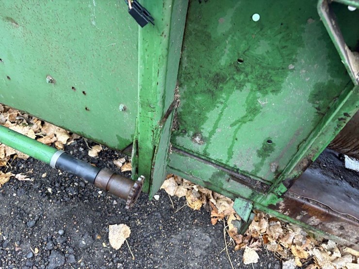 john-deere-220-image-8