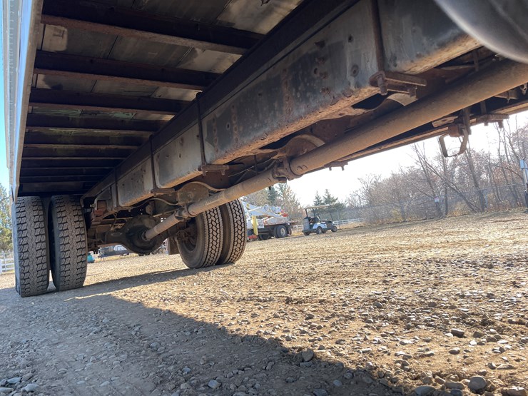 #1135-•-2002-gmc-c6500-van-truck-(has-mn-title)-image-9