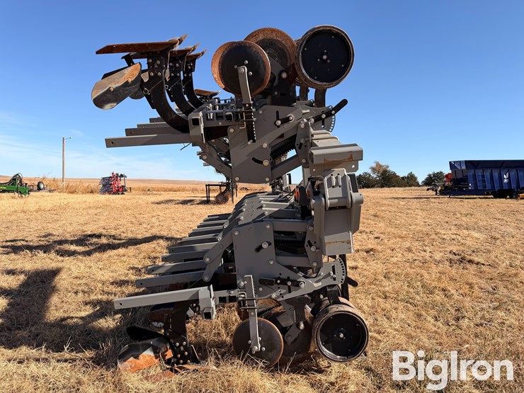 hiniker-12r-row-crop-cultivator-image-4