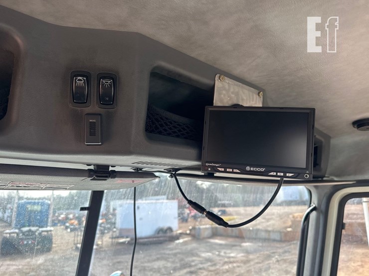 2016-mack-granite-gu433-image-26