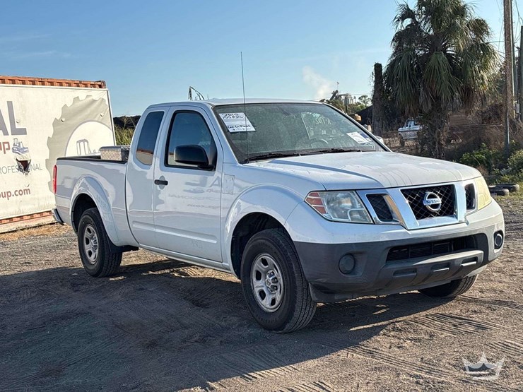 2015-nissan-frontier-image-2