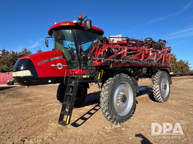 case-ih-patriot-4440-image-1
