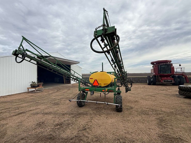 summers-90’-sprayer,-3pt-hookup,-500-gallon-tank,-5-section-shut-offs,-comes-with-controller,-wings-image-6