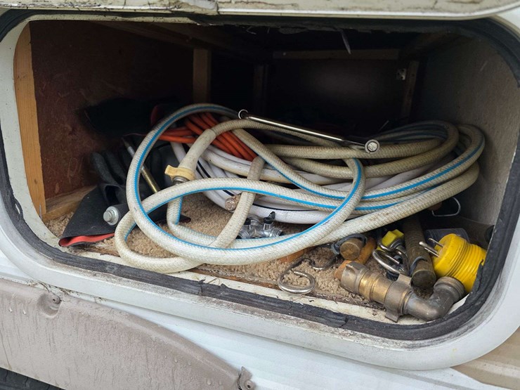 2004-prowler-fleetwood-5th-wheel-rv,-model-255-bhs,-12’-slide-out,-newer-19’-awning,-1-queen-front-b-image-25