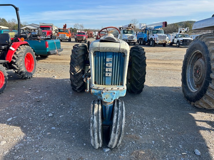ford-tractor-image-3
