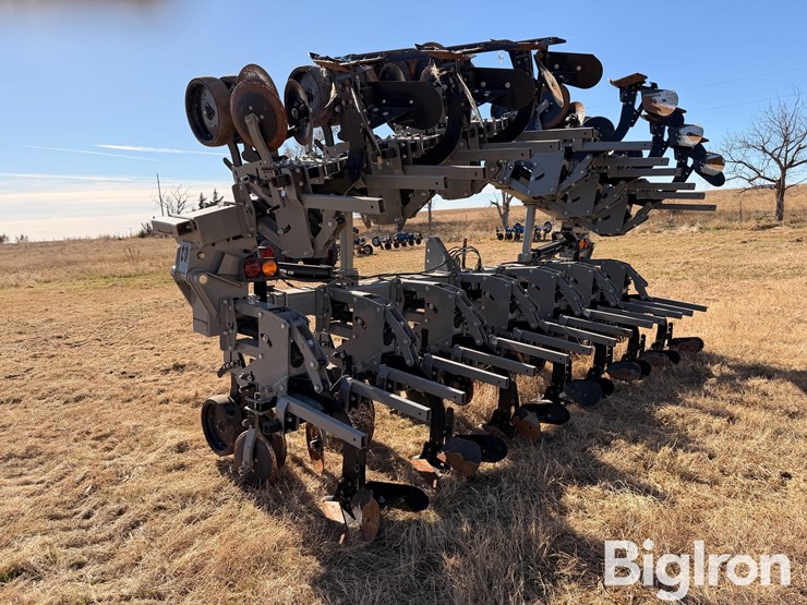 hiniker-12r-row-crop-cultivator-image-7