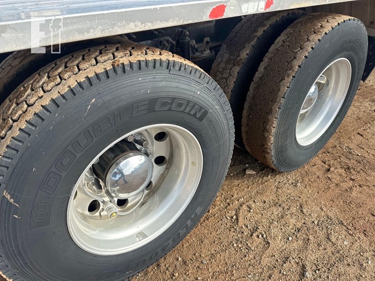 2016-mack-granite-gu433-image-13