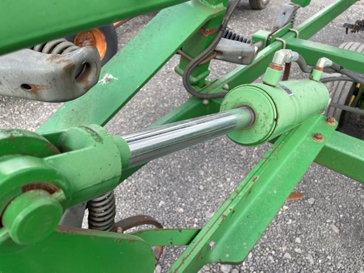 john-deere-2210-image-12