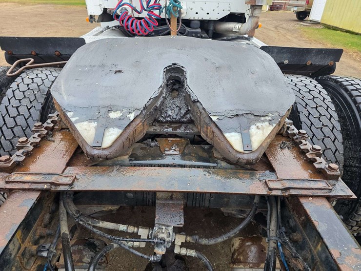 2007-freightliner-cl120-day-cab-semi,-978,000-miles,-detroit-series-60-–-14l-engine,-515hp,-10-speed-image-53