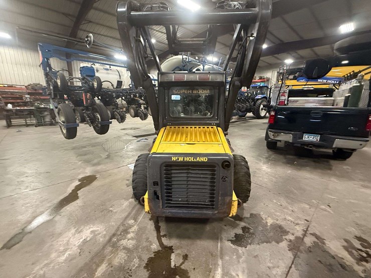 new-holland-l170-image-4