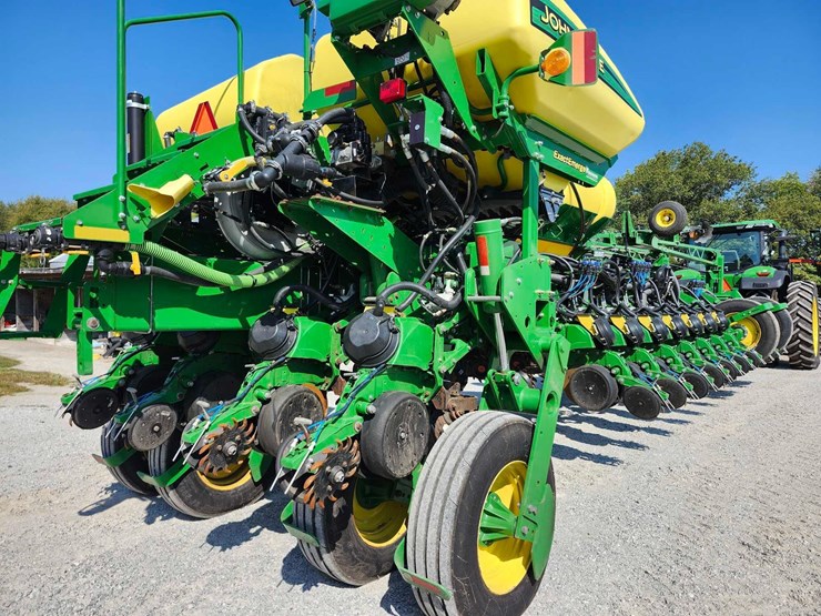 john-deere-1775-image-9