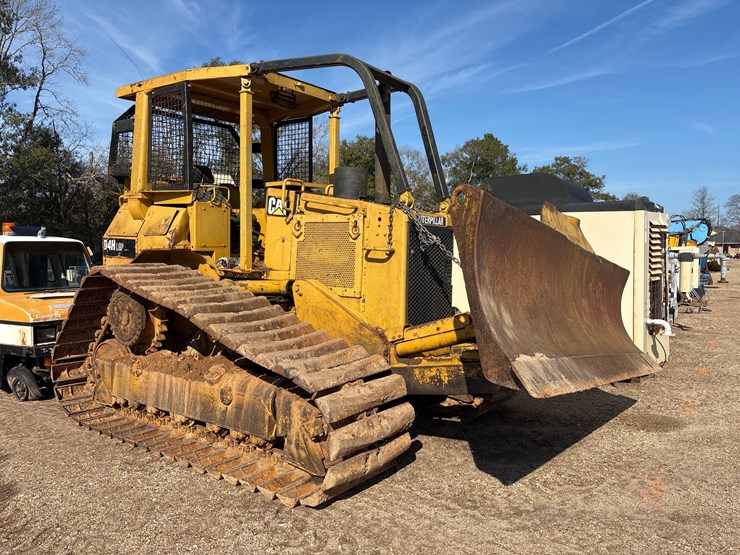 caterpillar-d4h-lgp-image-1