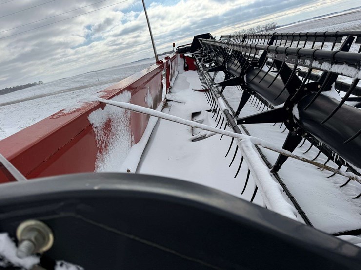 international-model-2020-flex-head,-35’-wide,-dual-drive,-*to-be-sold-for-parts,-missing-auger-image-4