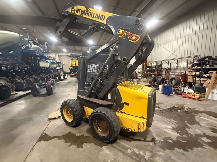new-holland-l170-image-5