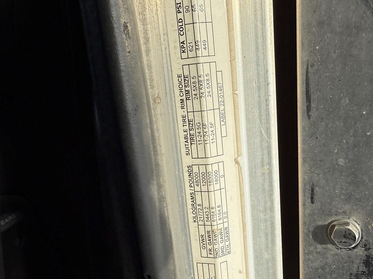 2004-peterbilt-379-image-71