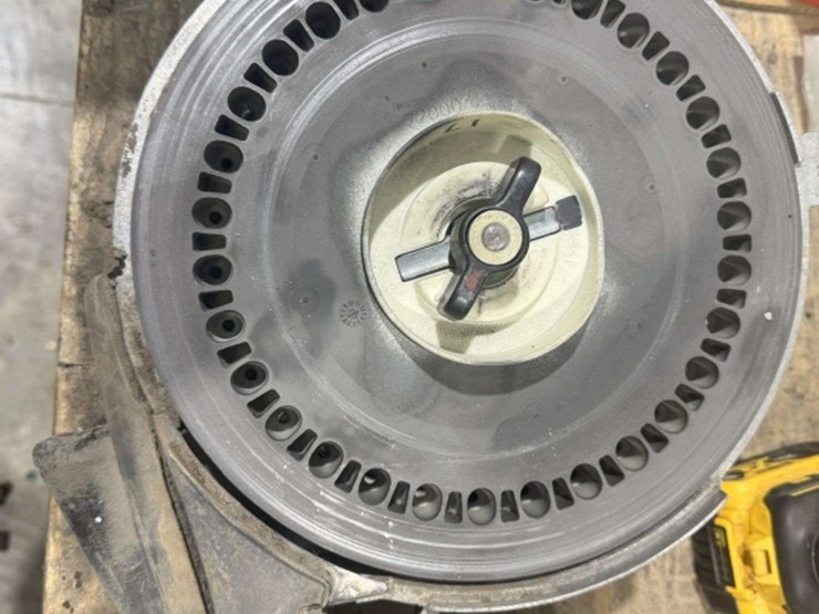 (12)-john-deere-box-e-set-meters,-come-with-corn-plates,-buying-all-for-one-money-image-8