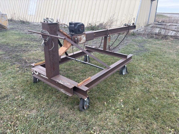 winch-boom,-with-12v-2000#-winch,-chains,-on-castor-wheels,-(tires-need-to-be-replaced)-image-4