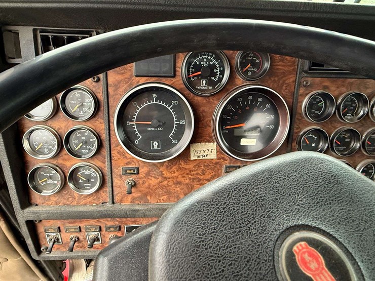 2001-kenworth-t800-image-26