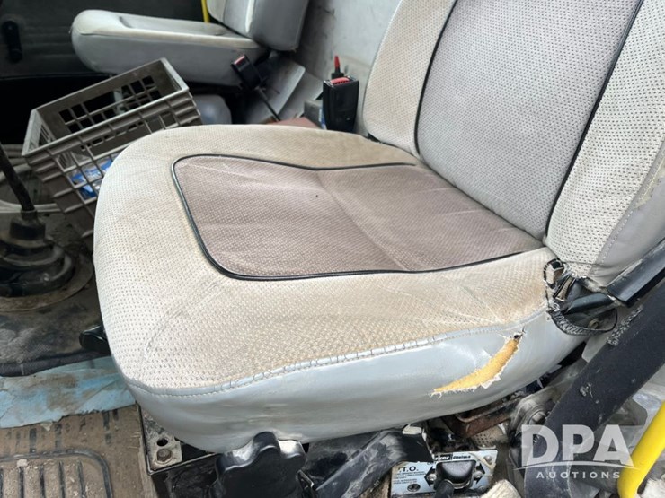 1999-freightliner-fl70-image-44